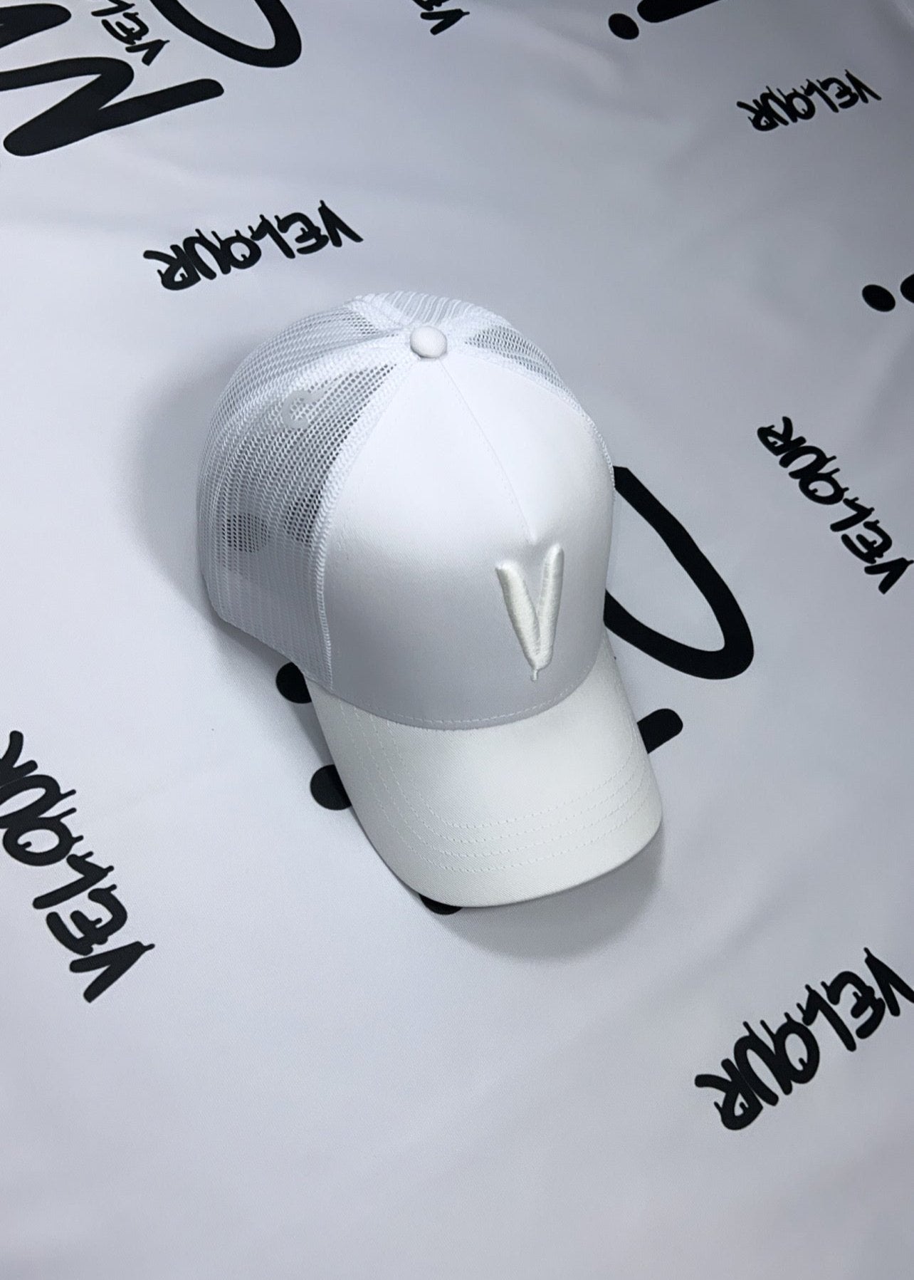 ‘ V ’ CAP - WHITE