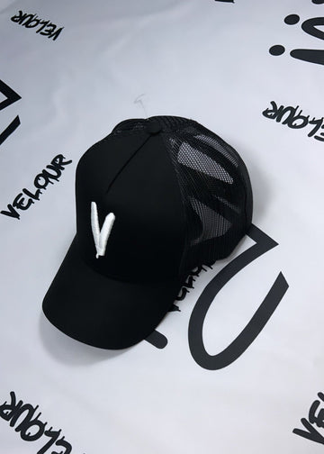 ‘ V ’ CAP - BLACK
